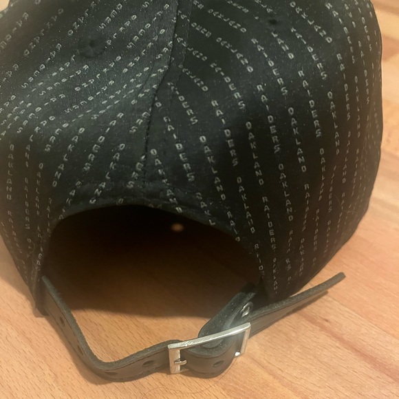 Oakland Raiders hat with leather snap back - Picture 4 of 4